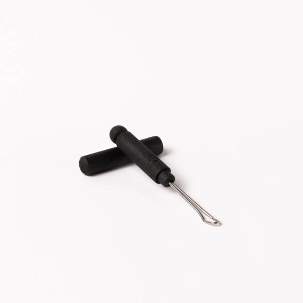 Cure-oreille en inox noir avec capuchon
