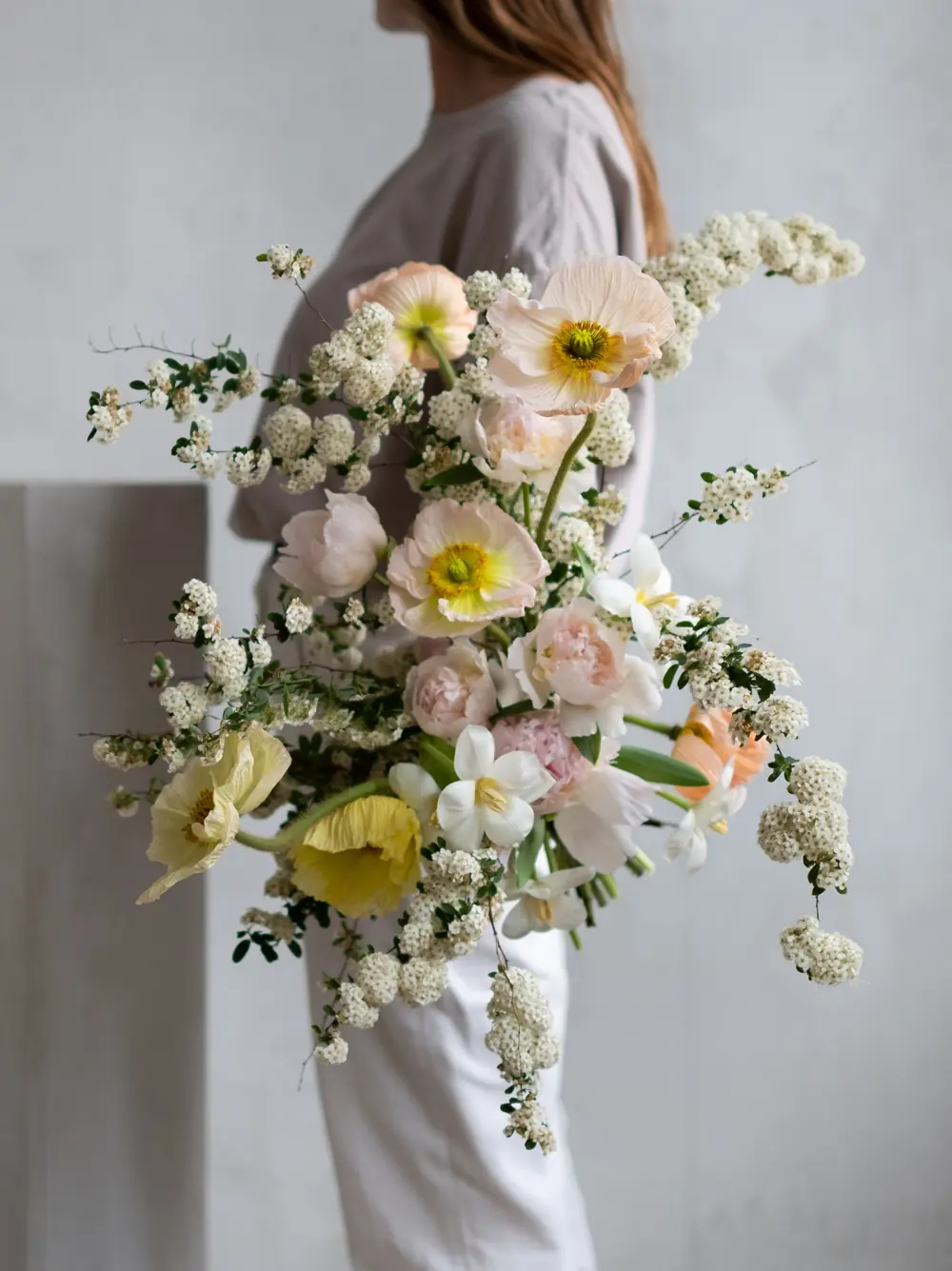 Création d'un bouquet de fleurs fraiches pour la fête des mamans