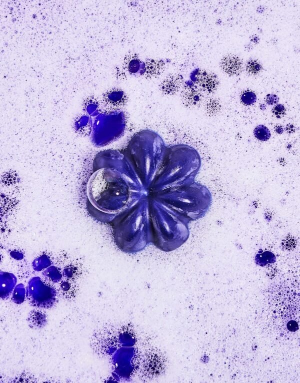 Shampoing solide violet pour cheveux blancs ou blonds – Image 3