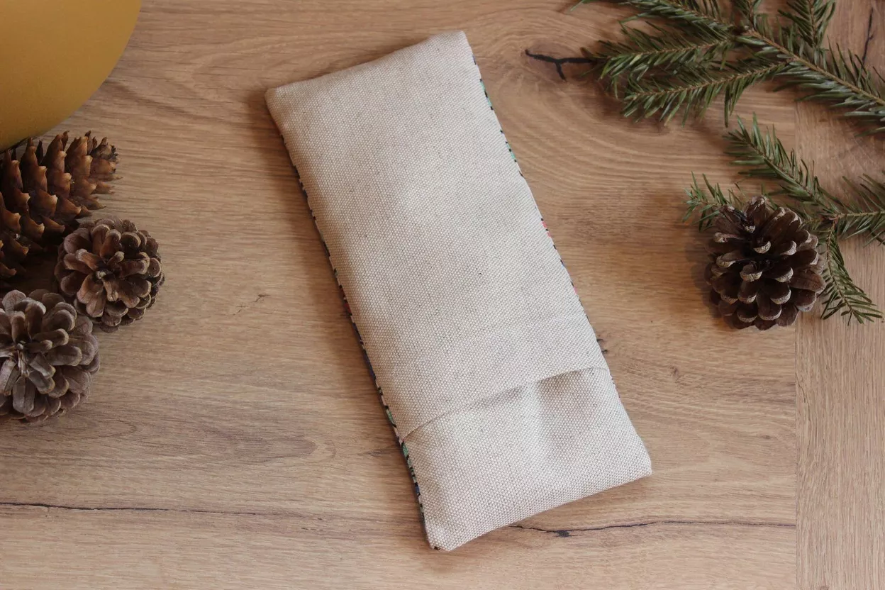 Coussin de relaxation yeux Fleurs beige blanche – Image 2