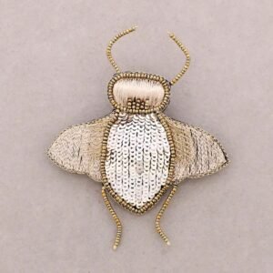 Broche insecte – Perles et sequins beige