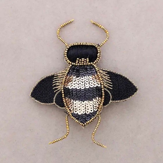 Broche insecte – Perles et sequins noir